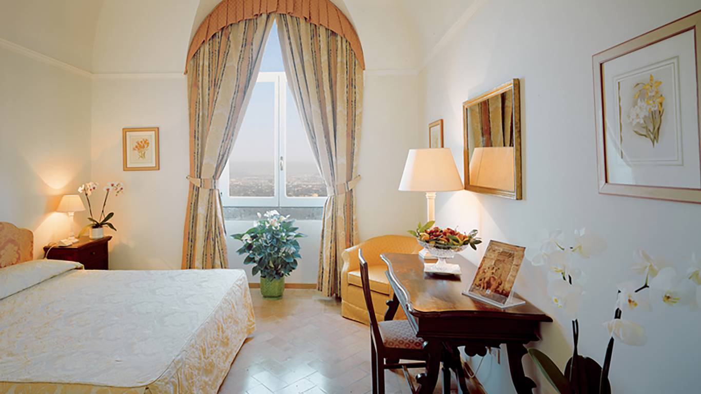 Hotel-Villa-Grazioli-Grottaferrata-CHARME-DE-LUXE-VISTA-ROMA