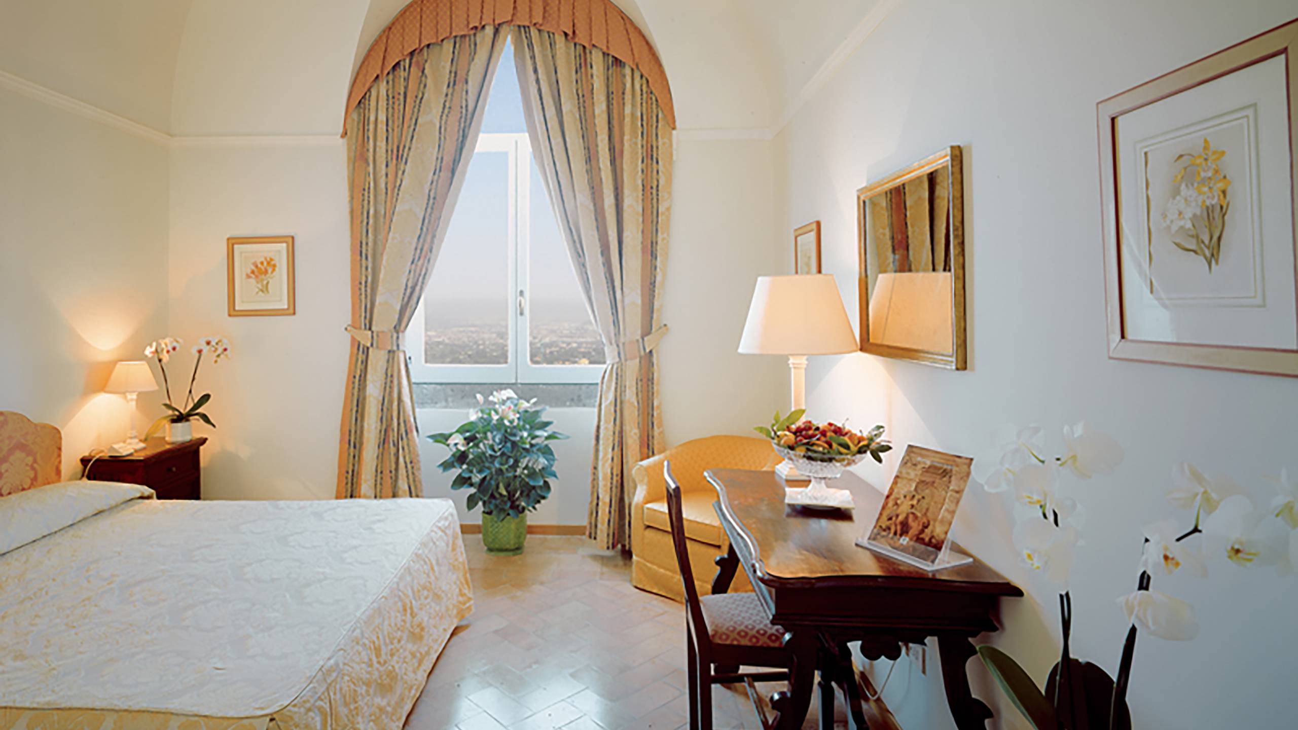 Hotel-Villa-Grazioli-Grottaferrata-CHARME-DE-LUXE-VISTA-ROMA